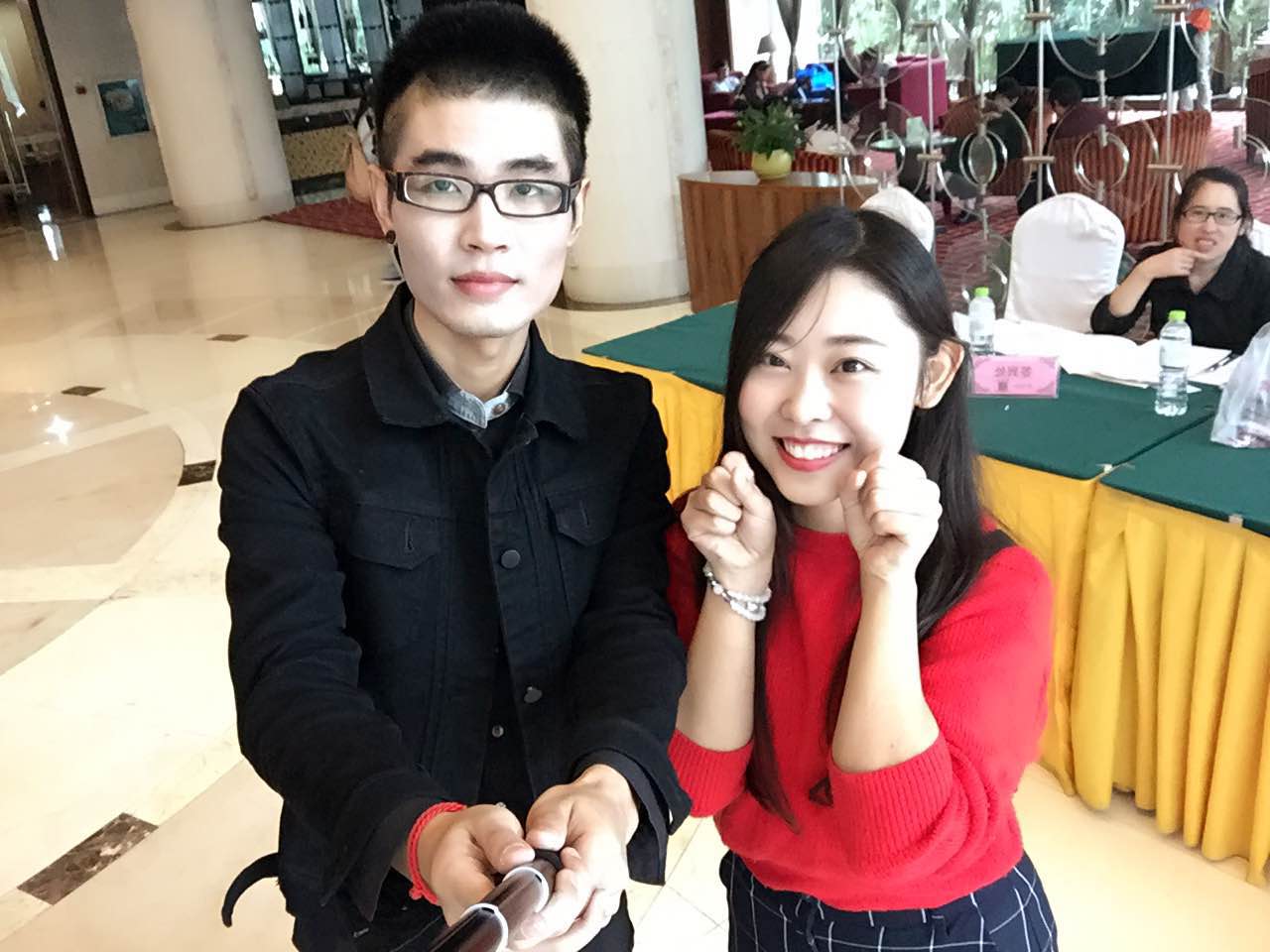 播視網(wǎng)小豬和９０后美女小朔，妥妥的帥哥美女組合.jpg